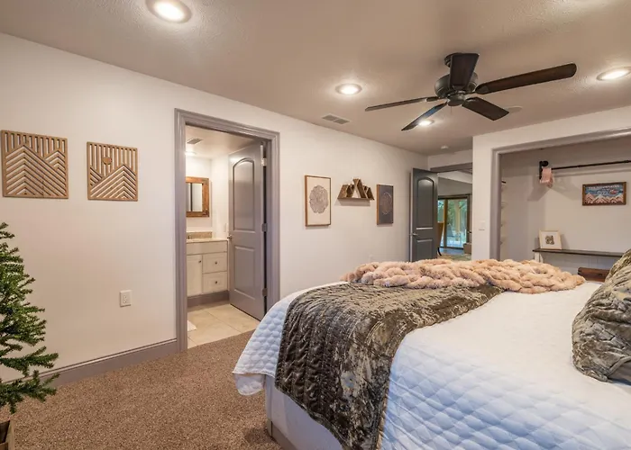 Luxury 4 Bedroom With Heated Garage And Deck Near Airport * Peoria