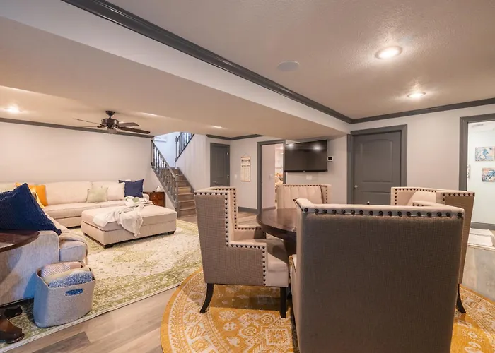 Luxury 4 Bedroom With Heated Garage And Deck Near Airport * Peoria