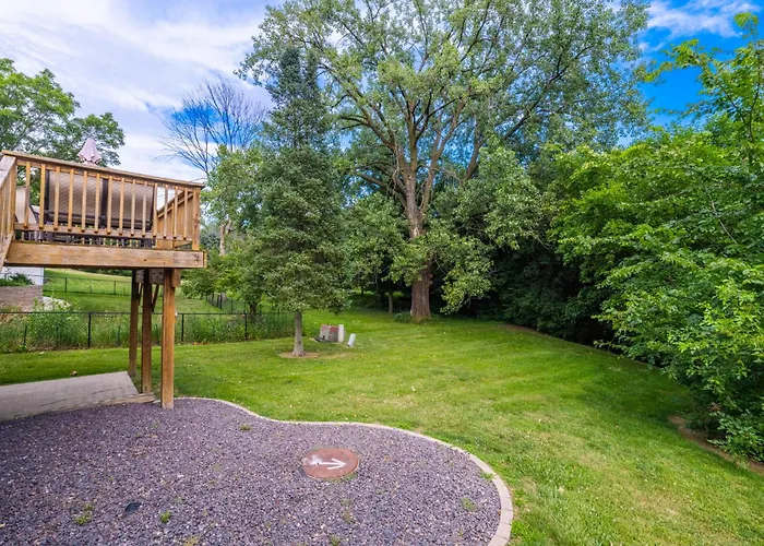 Villa Luxury 4 Bedroom With Heated Garage And Deck Near Airport
