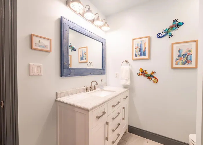 Luxury 4 Bedroom With Heated Garage And Deck Near Airport * Peoria