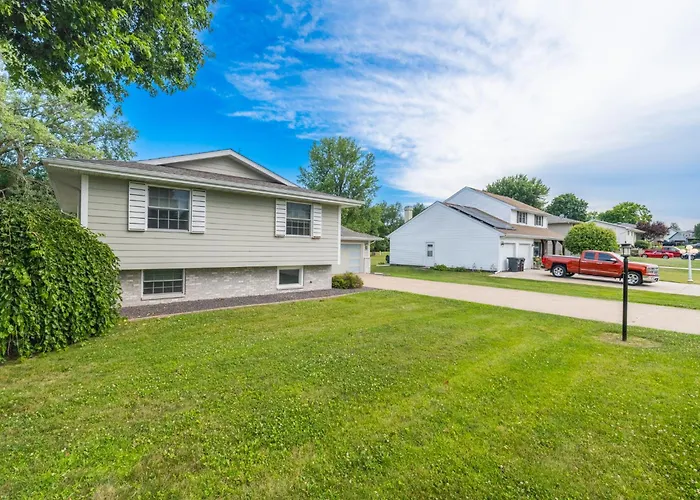 Villa Luxury 4 Bedroom With Heated Garage And Deck Near Airport Peoria