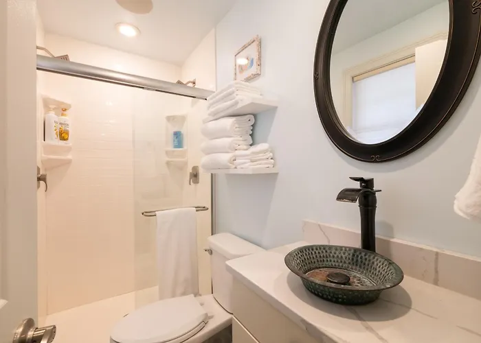 Villa Luxury 4 Bedroom With Heated Garage And Deck Near Airport Peoria