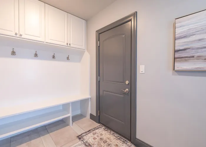 Luxury 4 Bedroom With Heated Garage And Deck Near Airport Villa Peoria