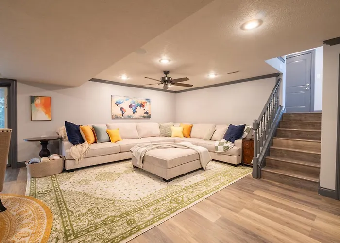 Luxury 4 Bedroom With Heated Garage And Deck Near Airport * Peoria