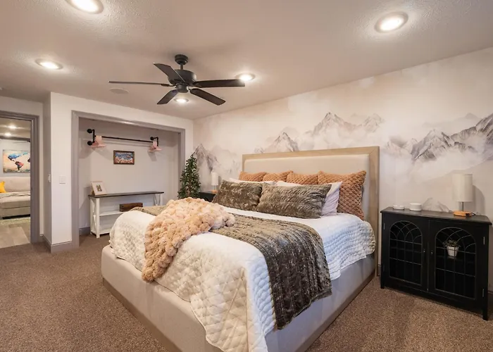 Villa Luxury 4 Bedroom With Heated Garage And Deck Near Airport *