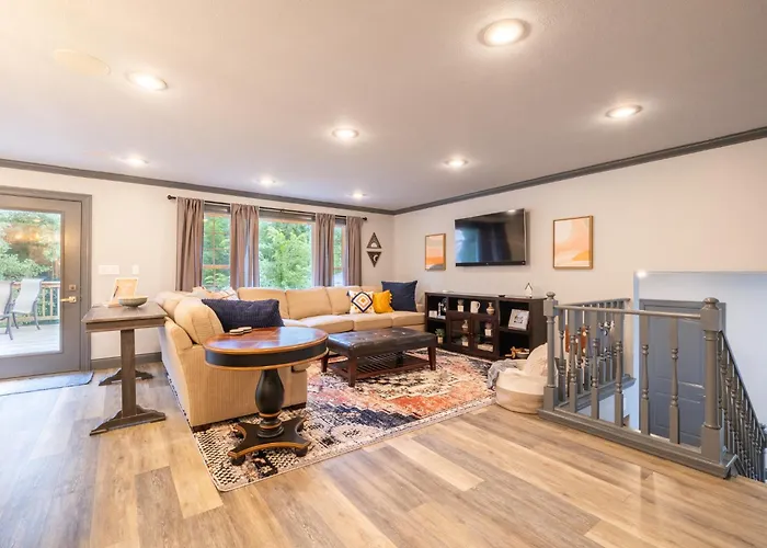 Villa Luxury 4 Bedroom With Heated Garage And Deck Near Airport Peoria