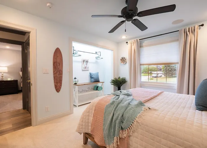 Luxury 4 Bedroom With Heated Garage And Deck Near Airport * Peoria